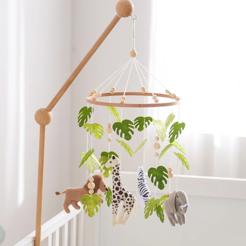 mobile musical bébé feutre bois animaux jungle feuillage vert bassinette