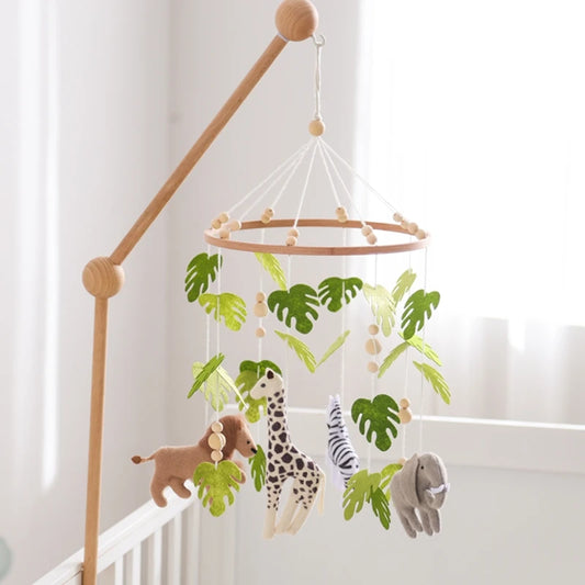 mobile musical bébé feutre bois animaux jungle feuillage vert bassinette