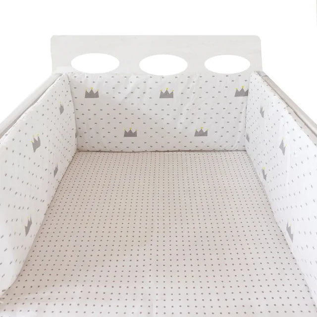 tour de lit tissu rembourré lavable couronne grise petits pois fond blanc