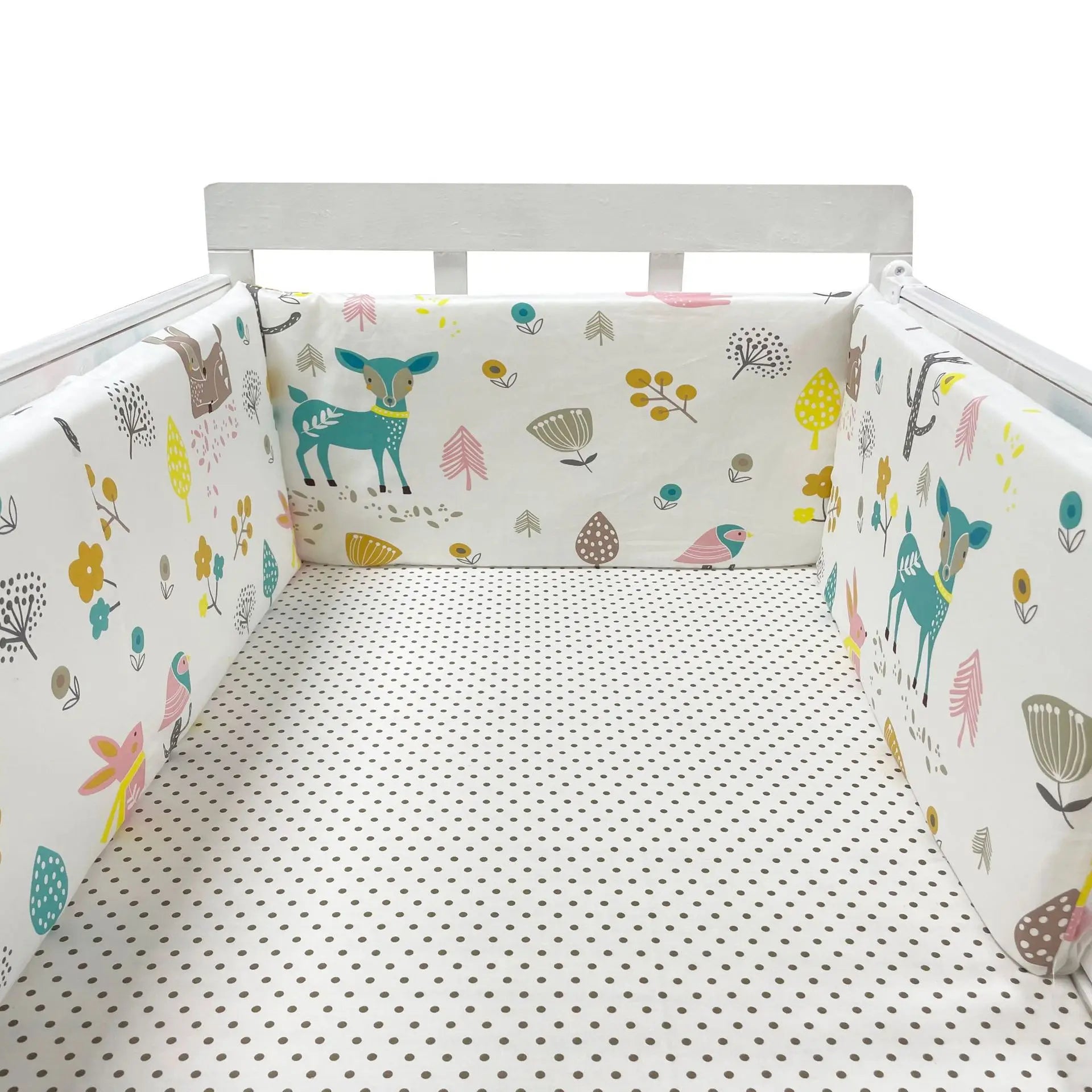 tour de lit tissu rembourré lavable forêt faune fleurs multicolore fond blanc