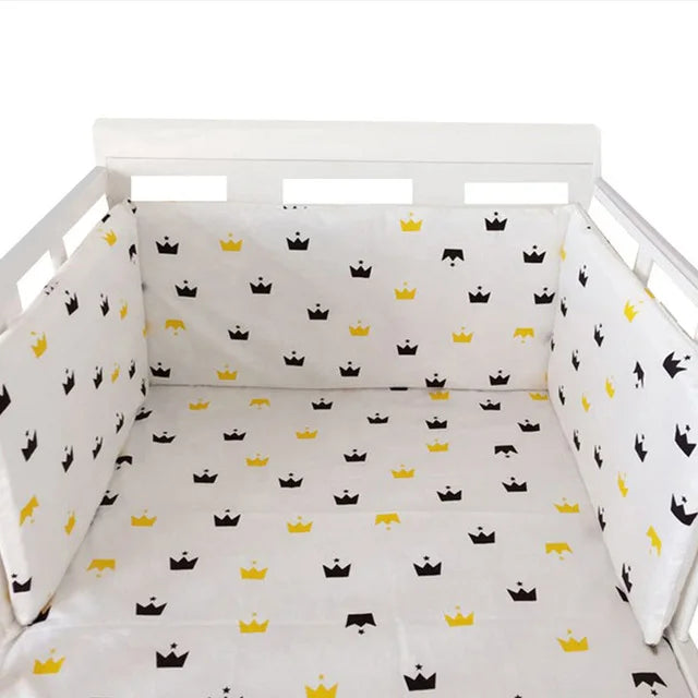 tour de lit tissu rembourré lavable petites couronnes or noir fond blanc