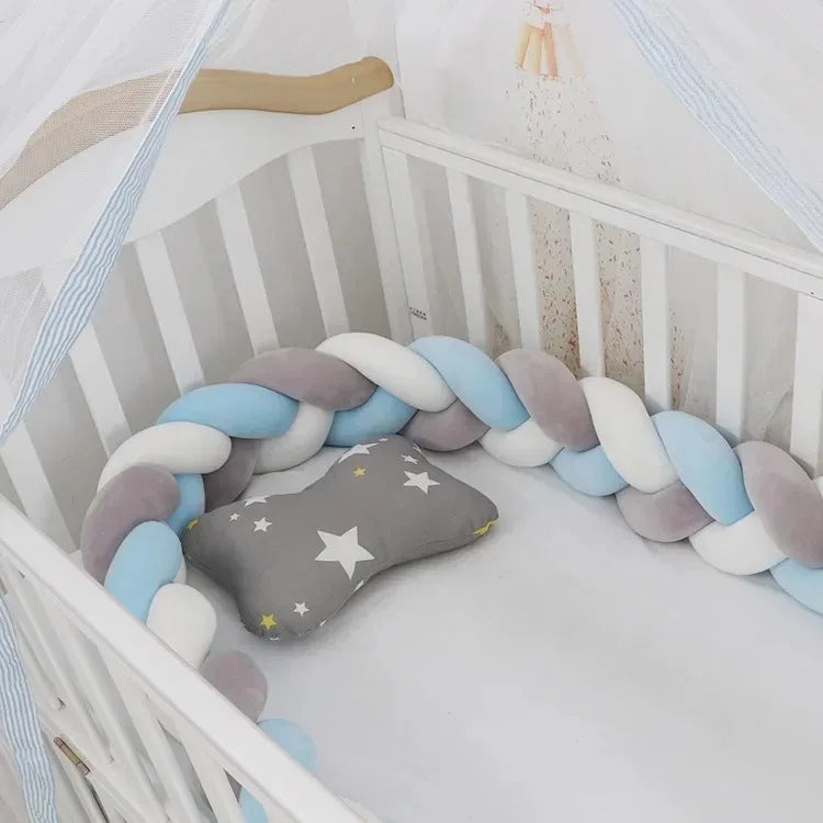 tresse de lit bleu gris blanc confortable sécurité bébé sommeil