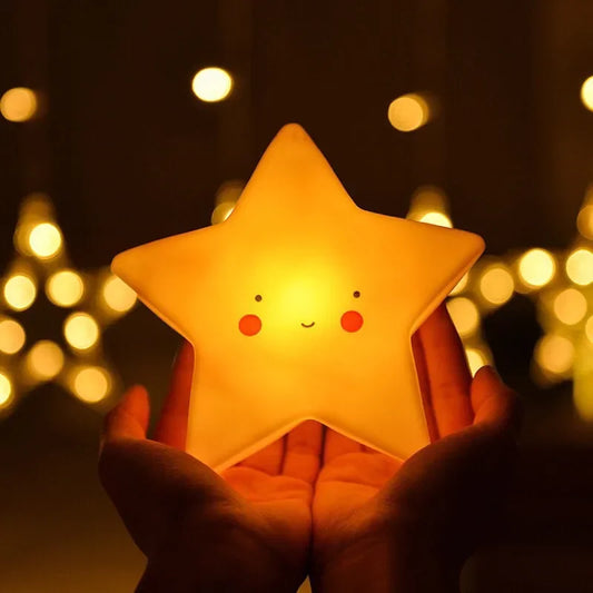 veilleuse bébé étoile dimension moyenne lumière chaude mignonne mains